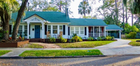 The Moody Manor -Luxurious Home Recently Renovated Close to Beach and Downtown